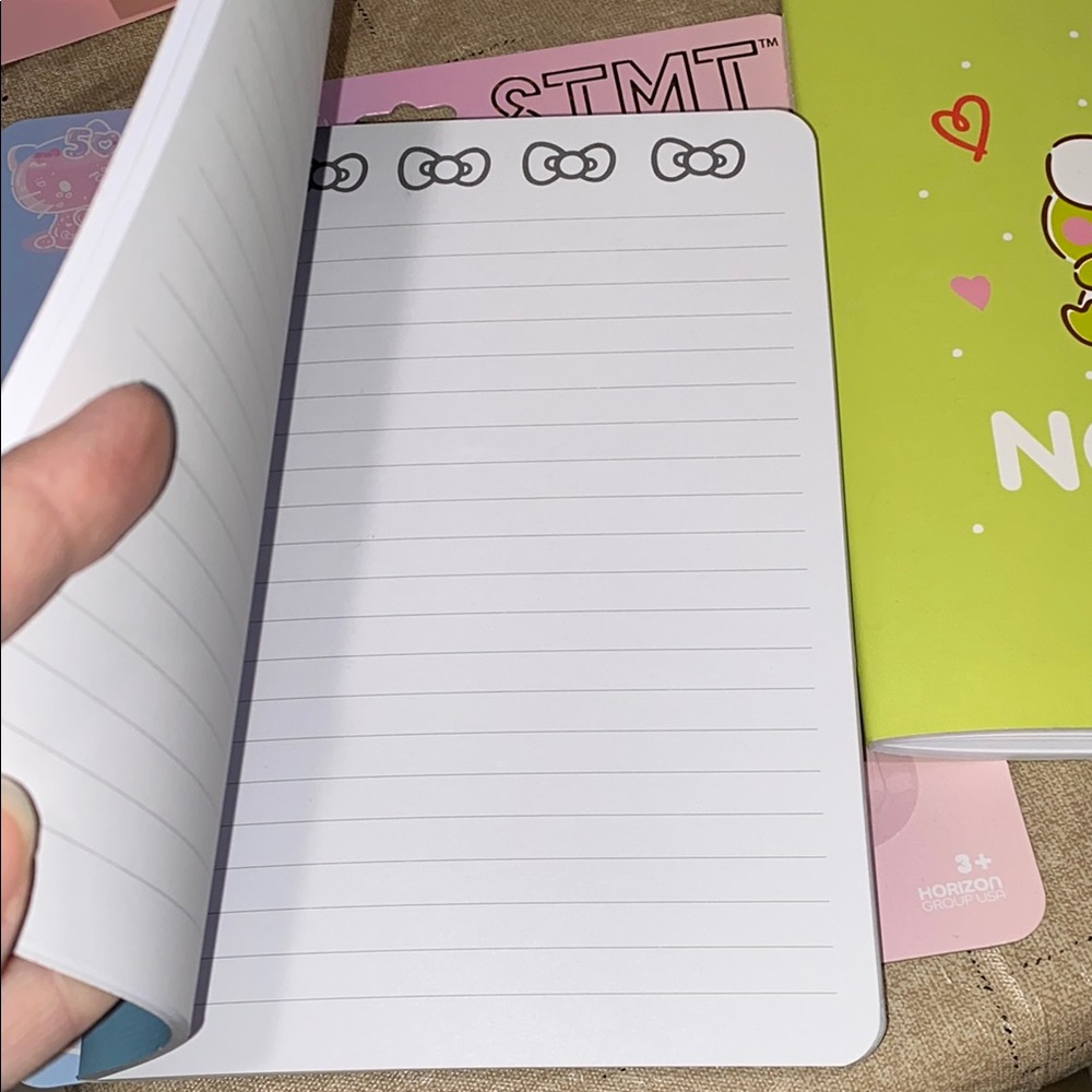 Hello Kitty Gel Pens and Cinnamoroll, kereopi Notebook Set - Picture 4 of 8